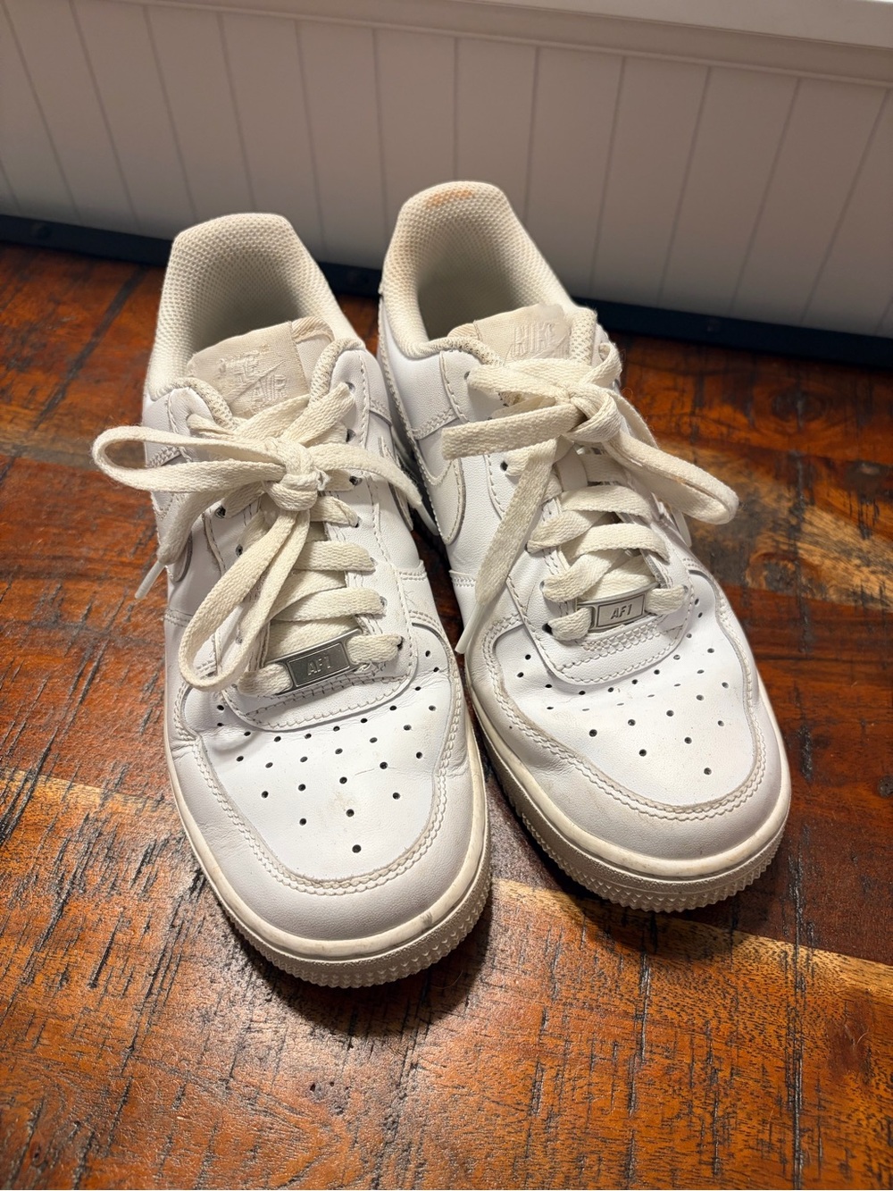 White Low-Top Leather Nike Sneakers - Classic AF1 Style